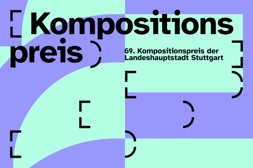 Schwarze Schrift "Kompositionspreis der Landeshauptstadt Stuttgart" auf lila/pastellgrünem Hintergrund mit schwarzen Klammerelementen