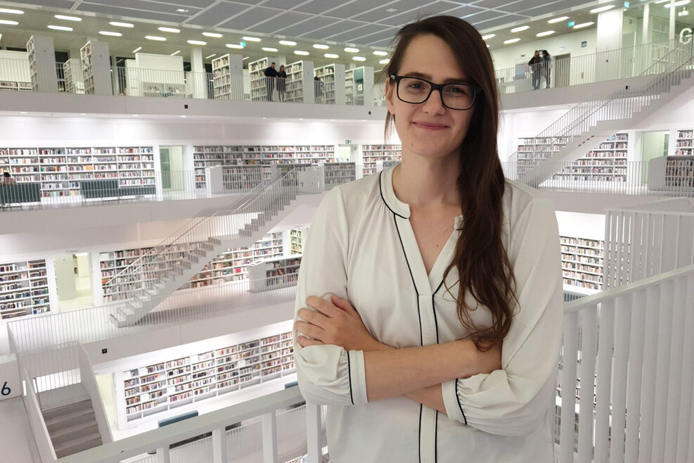 Lilith Wittmann in der Stadtbibliothek Stuttgart.