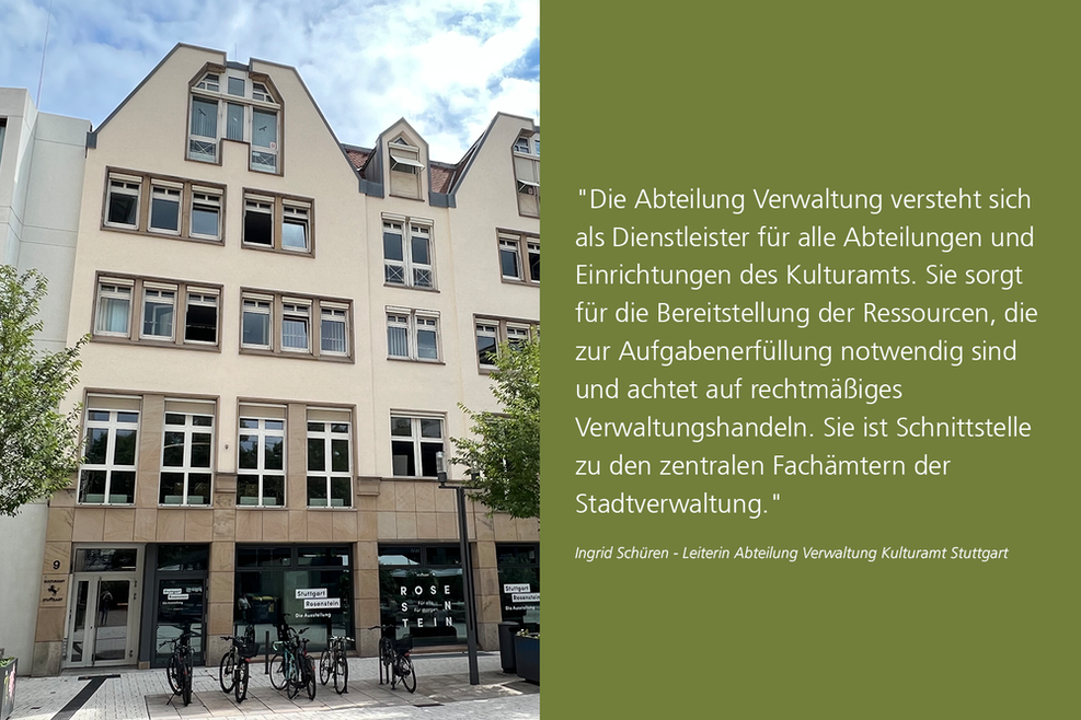 Kulturamt Stuttgart (Eichstr. 9) von außen. Rechts auf grünem Hintergrund ein Zitat von Ingrid Schüren (Leiterin Abteilung Verwaltung Kulturamt Stuttgart): "Die Abteilung Verwaltung versteht sich als Dienstleister für alle Abteilungen und Einrichtungen des Kulturamts. Sie sorgt für die Bereitstellung der Ressourcen, die zur Aufgabenerfüllung notwendig sind und achtet auf rechtmäßiges Verwaltungshandeln. Sie ist Schnittstelle zu den zentralen Fachämtern der Stadtverwaltung.".