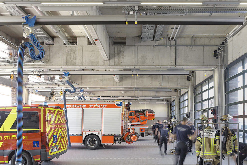 Fahrzeughalle Berufsfeuerwehr kurz nach Alarm