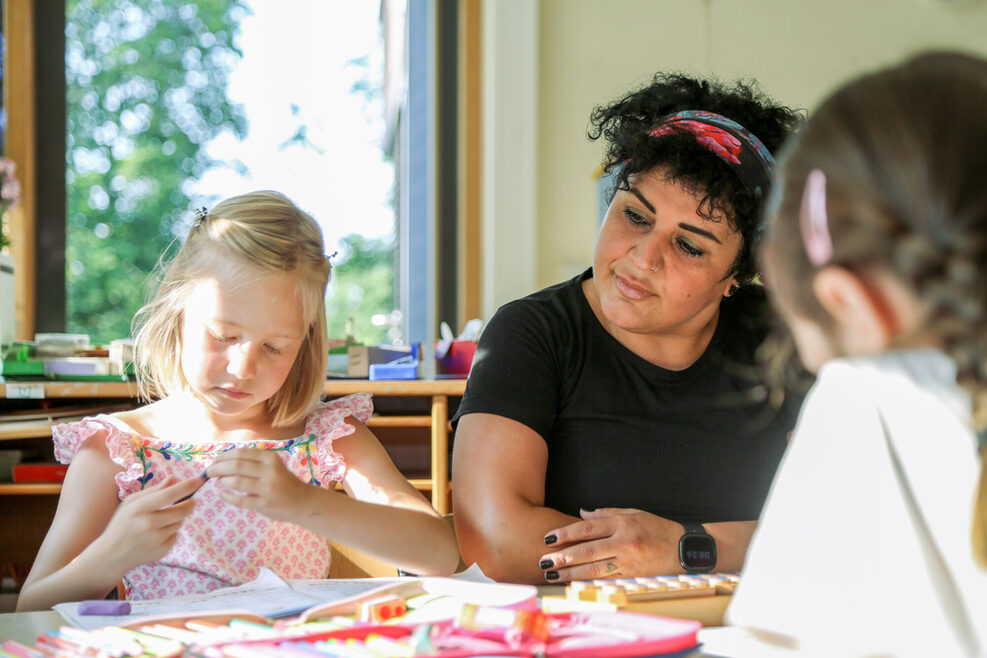 Auch im Bereich Erziehung findet man bei der Stadt Stuttgart viele interessante Aufgaben - in städtischen Kitas, Schülerhäusern, Grundschulen oder auch in der Stuttgarter Musikschule