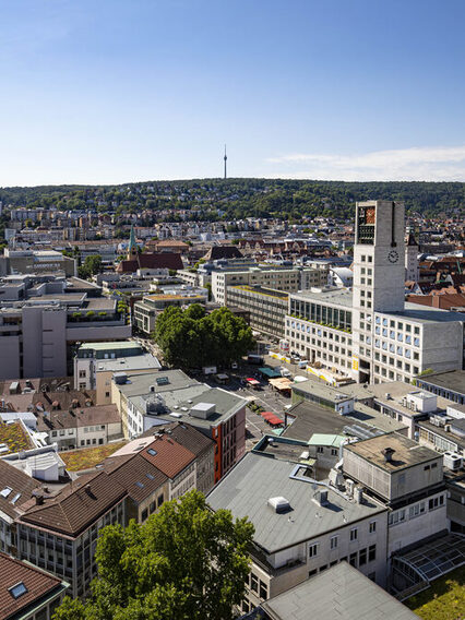 Blick aufs Rathaus mit Glockenturm