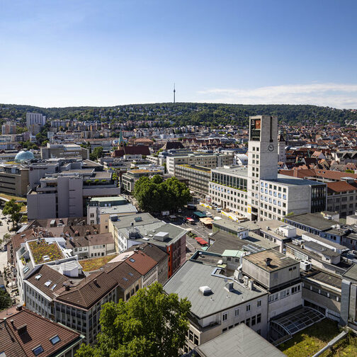 Blick aufs Rathaus mit Glockenturm