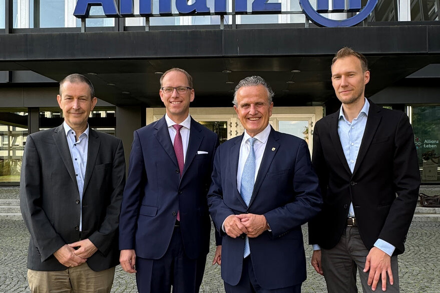 Gruppenfoto mit OB Nopper und den Geschäftsführern der Allianz