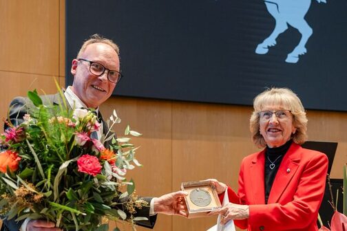 BM Fuhrmann überreicht Bürgermedaille an Ursula Grötzinger-Wiehrer