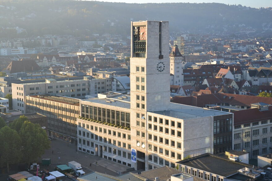 Das Stuttgarter Rathaus von der Stiftskirche aus.