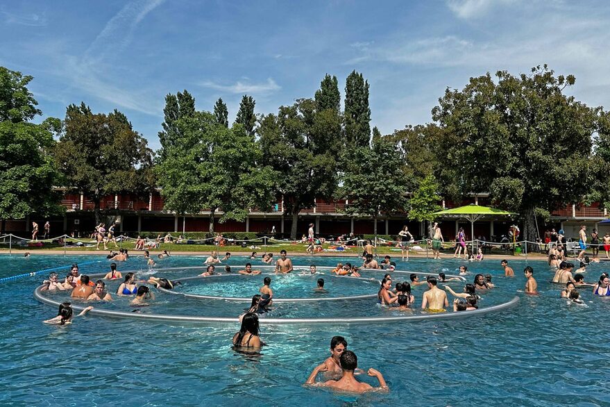 Das Familienbecken mit dem Strömungsbereich im Inselbad Untertürkheim