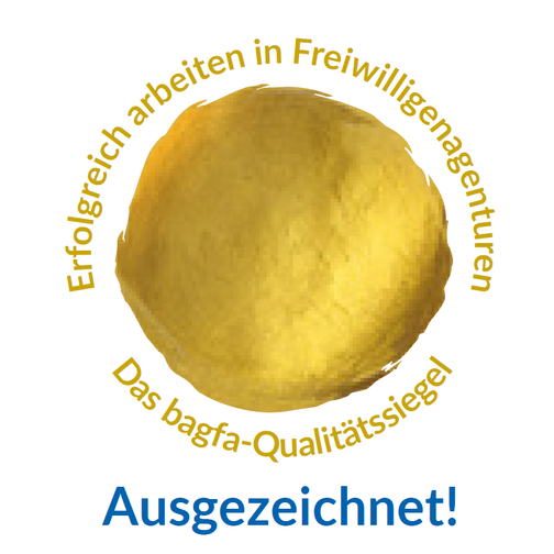 Das Siegel trägt mittig einen goldenen Kreis und um diesen herum steht: "Erfolgreich arbeiten in Freiwilligenagenturen. Das bagfa Qualitätssiegel." Darunter steht in großer und blauer Schrift: "Ausgezeichnet!"