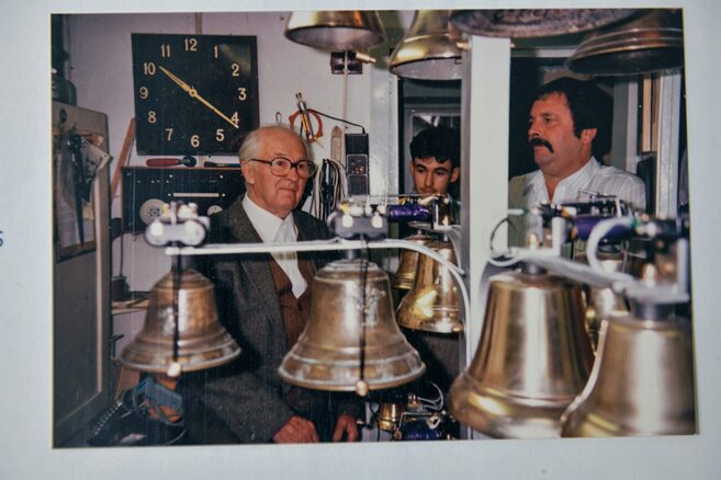 Er war der Herr der Zeit in Stuttgart über viele Jahre: Richard Eppler, früherer TWS-Werkmeister und Uhrenwart, auf einem Foto aus den 1980er-Jahren.