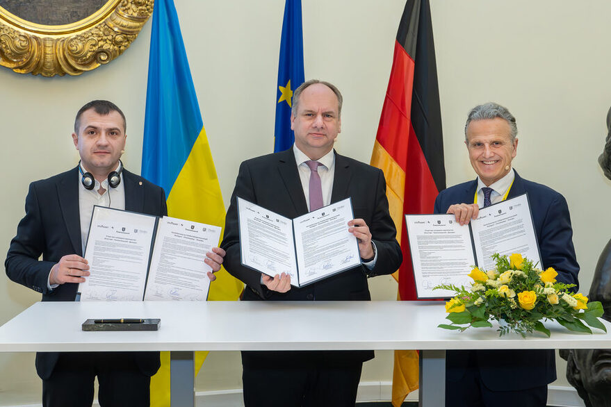 Die Oberbürgermeister Dr. Oleksandr Symtschyschyn, Dirk Hilbert und Dr. Frank Nopper (von links) trafen in Dresden zu ersten Mal persönlich aufeinande