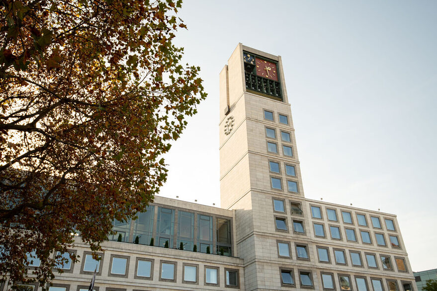 Ein Bild vom Stuttgarter Rathaus, aufgenommen direkt am Marktplatz.