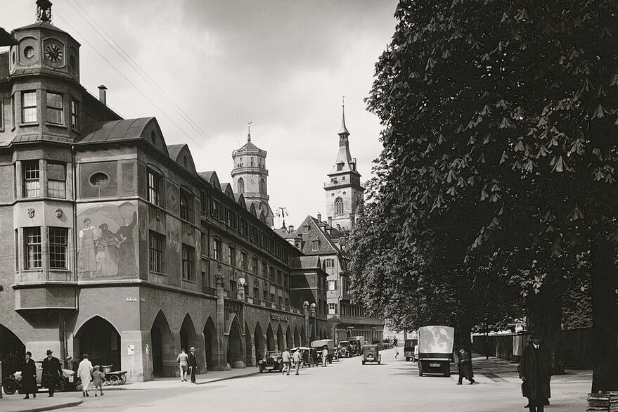 Ein historisches Bild aus dem Stadtarchiv zeigt die Fassade der Markthalle in der Zeit zwischen den Weltkriegen.