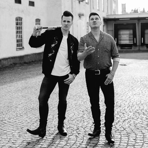 Schwarz-weiß-Foto der beiden Musiker der Band The Baseballs