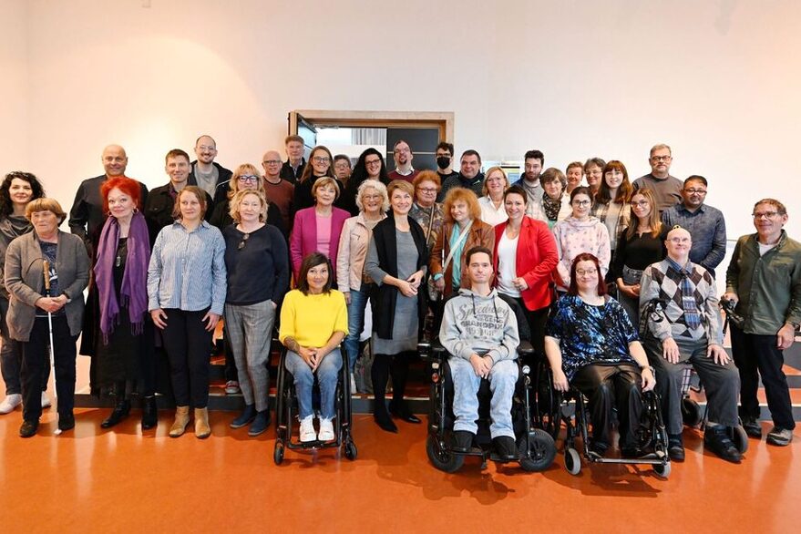 Gruppenfoto des neuen Beirats für Menschen mit Behinderung