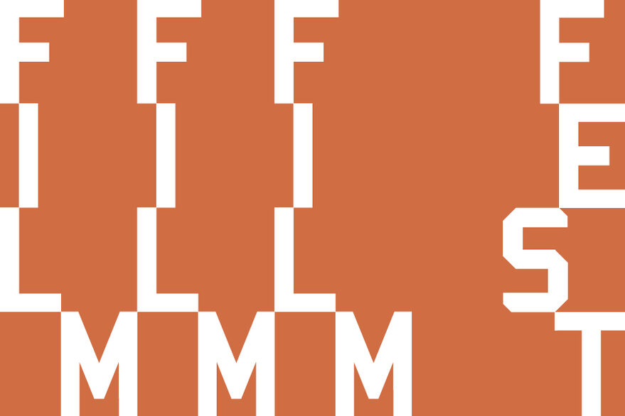 Schriftzug Filmfest: Weiße Schrift auf orangenem Grund