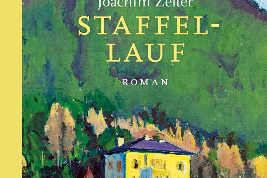 Gemälde in sommerlichen Farbtönen von einem Haus an einem bewaldeten Hang, darüber in gelben Großbuchstaben der Titel des Buches "Staffellauf" und in weißer Schrift der Name des Autors "Joachim Zelter"